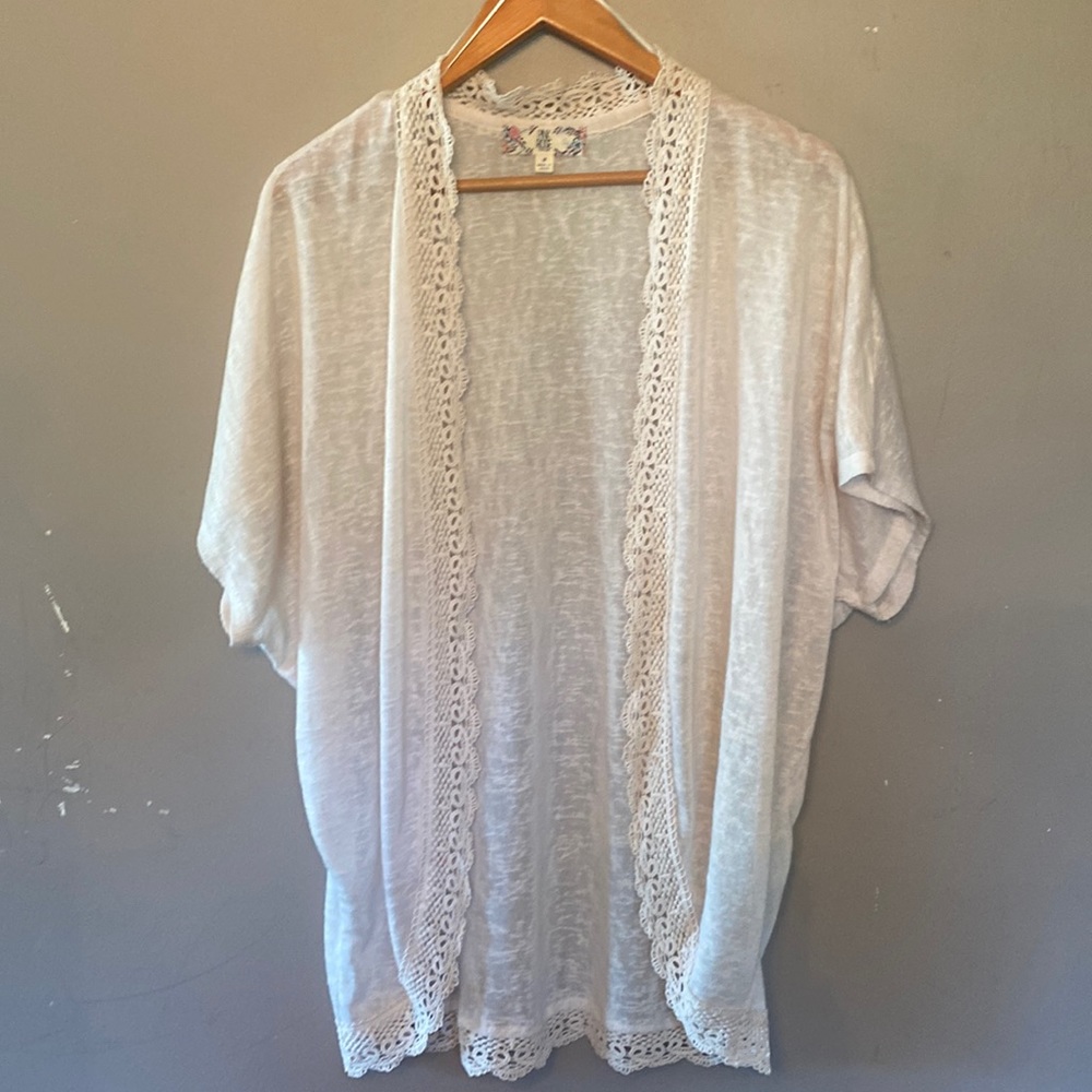 Pink rose open top in white size medium with knit on bottom and collar